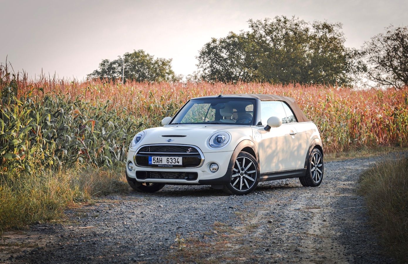 Mini Cooper - become the part of the English legend.